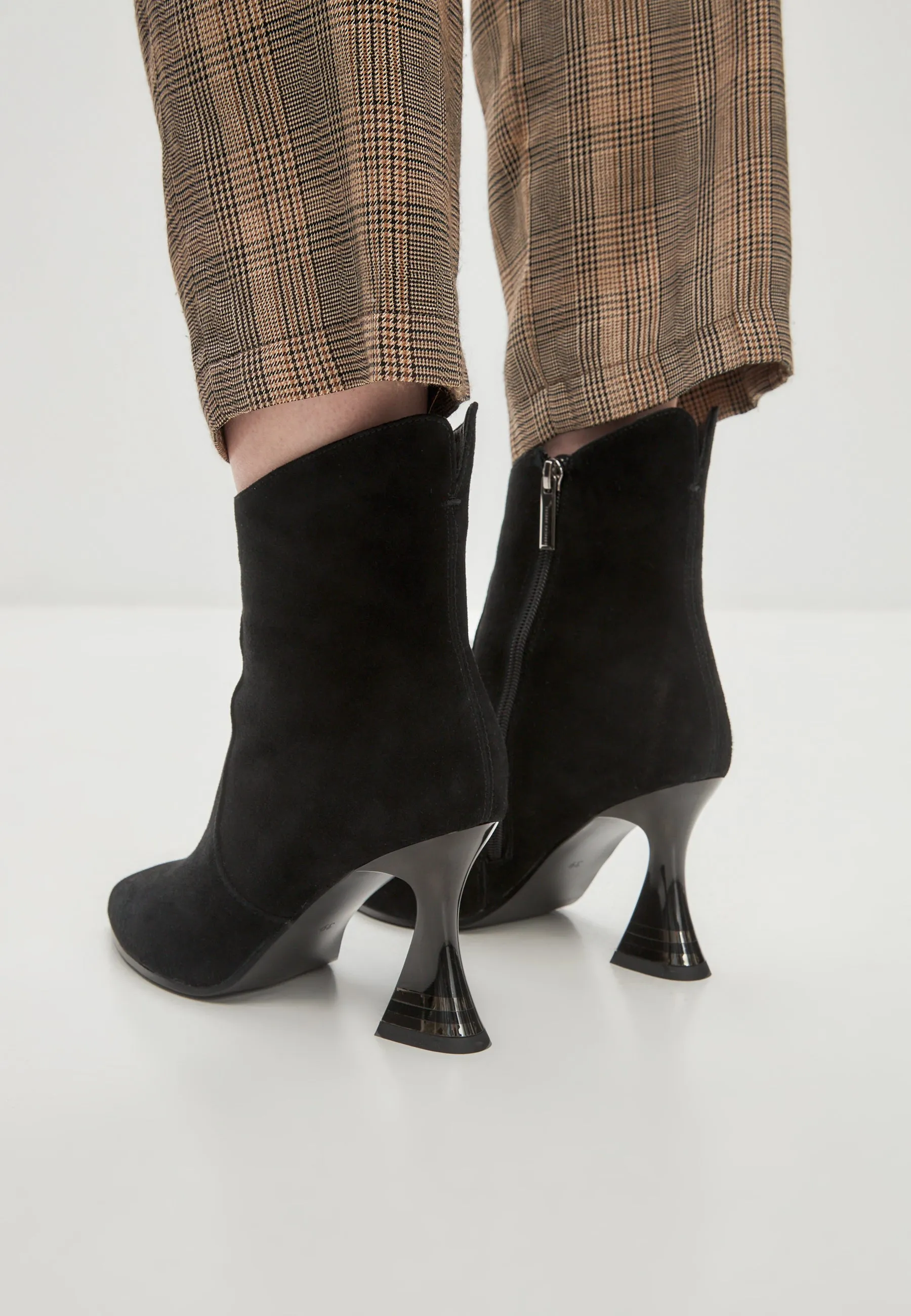 Chic High-Heeled Ankle Boots Cleo - Black