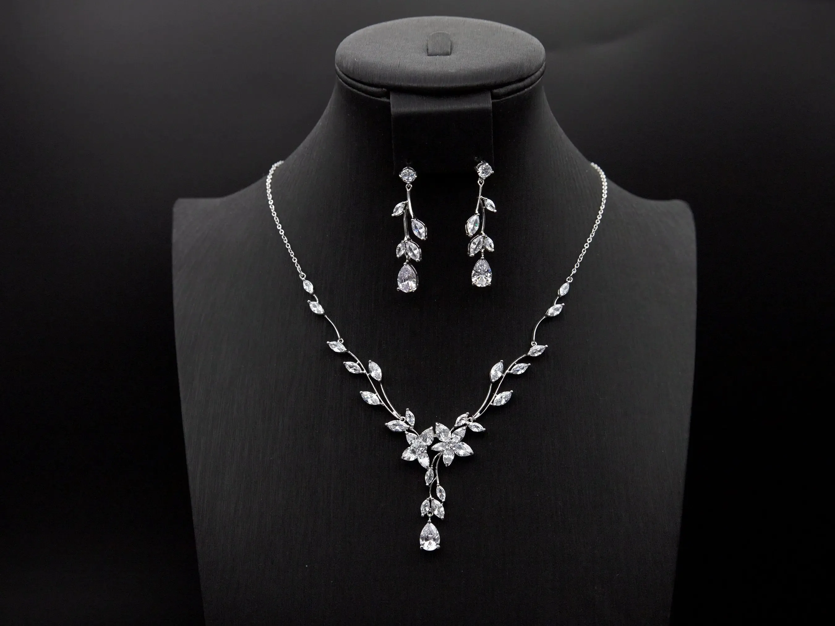 Elegant Crystal Jewelry, Bridal Jewelry Set, Tear Drop Pendant - Silver