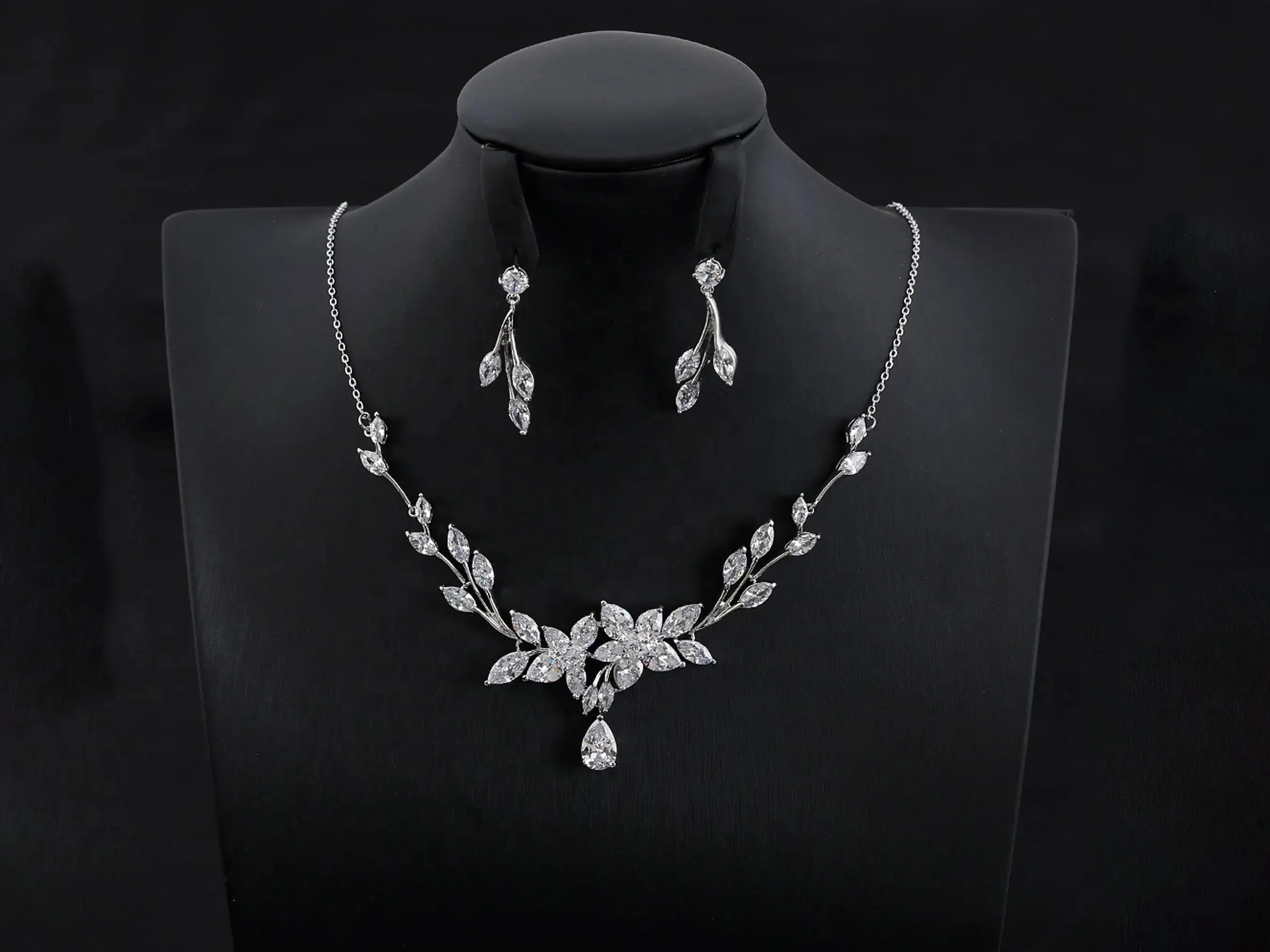 Elegant Crystal Jewelry, Bridal Jewelry Set, Tear Drop Pendant - Silver