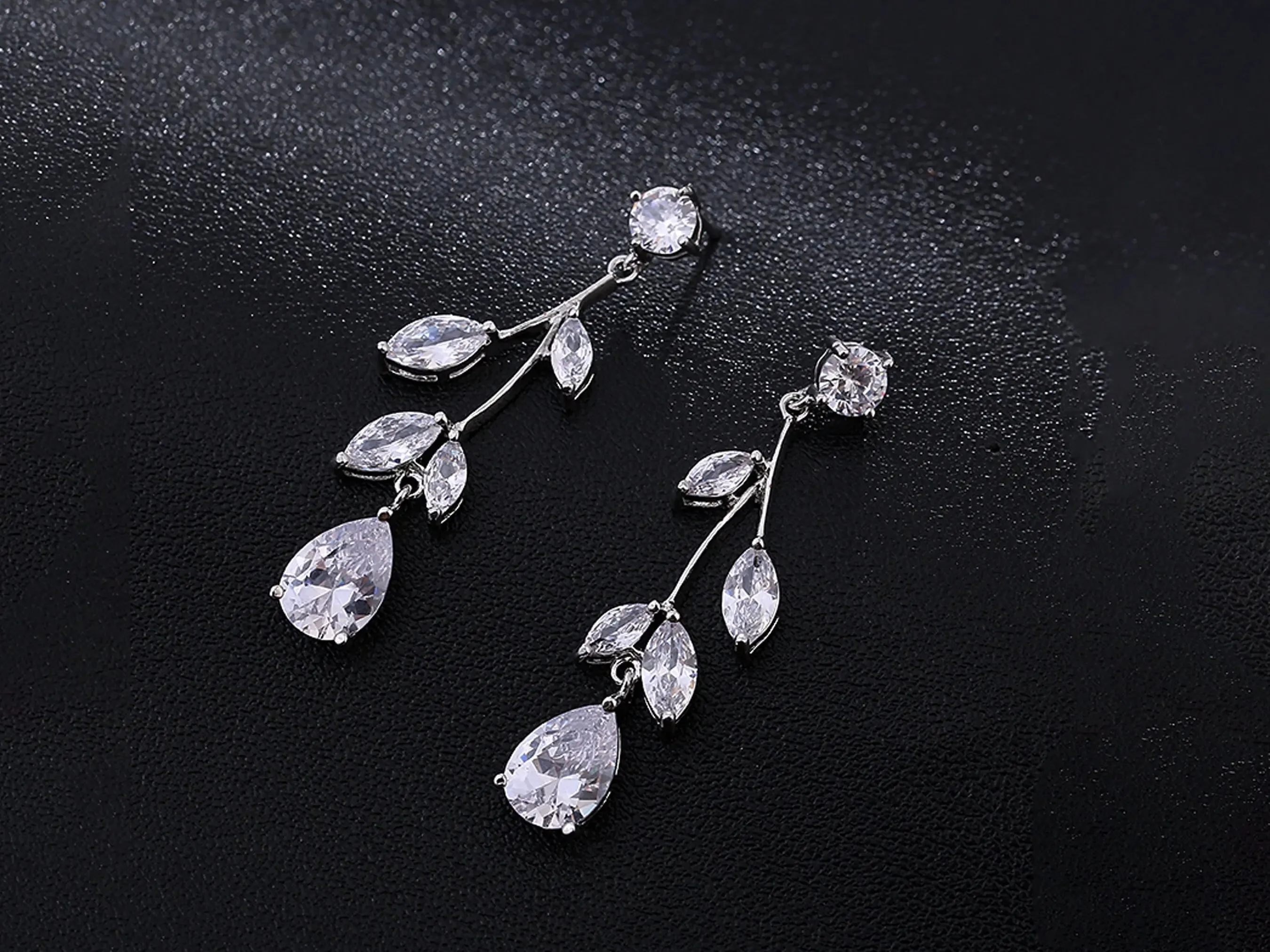 Elegant Crystal Jewelry, Bridal Jewelry Set, Tear Drop Pendant - Silver