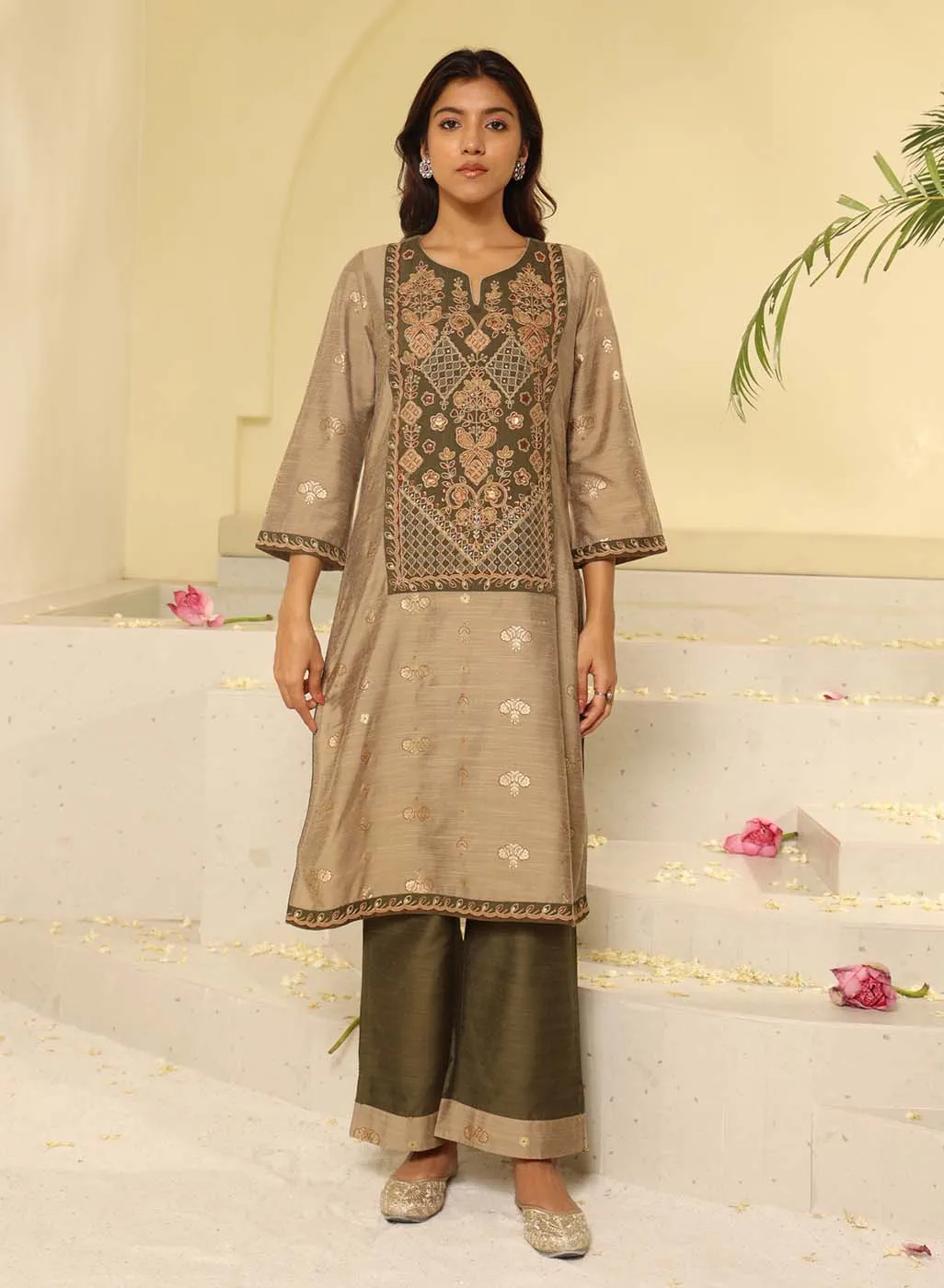 Green Embroidered Textured Fabric Kurta Set