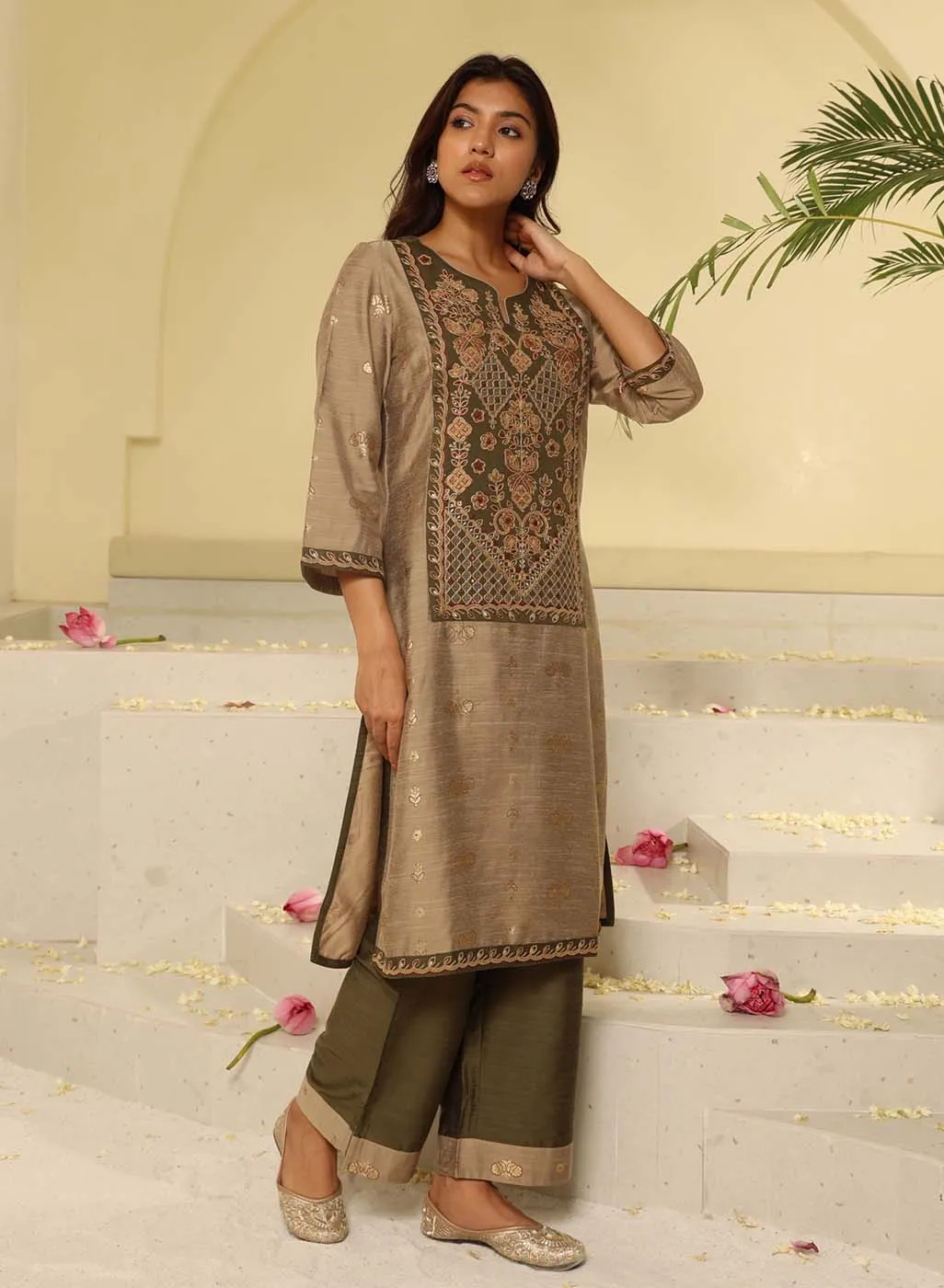 Green Embroidered Textured Fabric Kurta Set